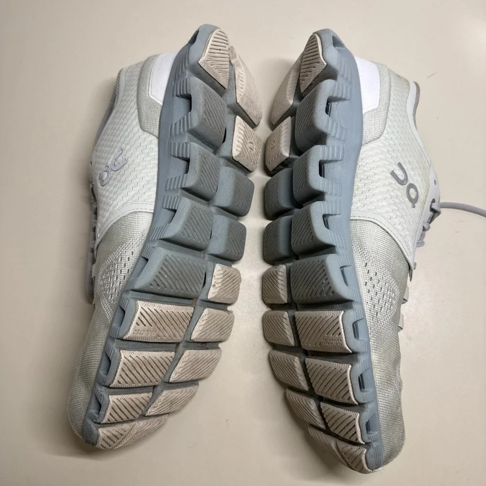 On Running Women's Light Grey Athletic Shoes Size (9) 40.99036
